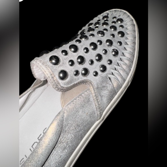 Wrn1X NYC J SLIDES Stud metallic gold leather sneakers women’s shoes size 7.5 - Picture 14 of 17